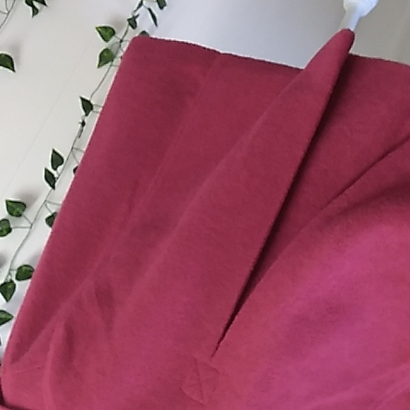 Luii ZIP FRONT FUSCHIA PONCHO SZ S FROM FOXWOOD RESORT/CASINO - Picture 13 of 14